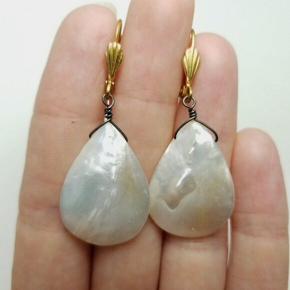 Vintage Mother of Pearl Style Dangle Earrings, Boho Shimmer, Cream Color, Estate - Picture 5 of 6